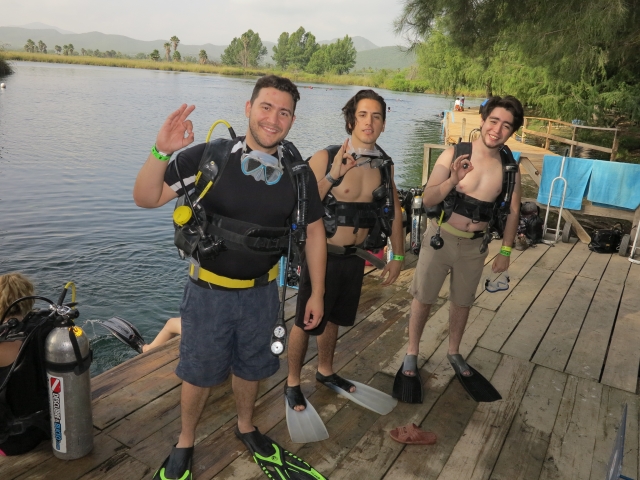 Descubre el fascinante mundo del buceo con tus amigos 