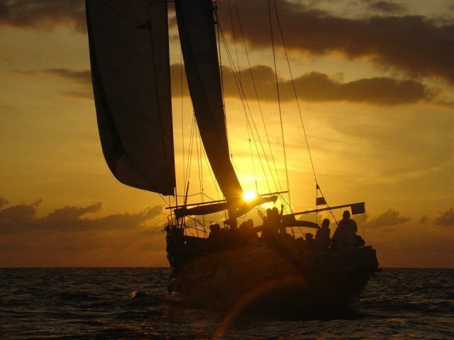 Paseo en barco por Bahía de Banderas al atardecer