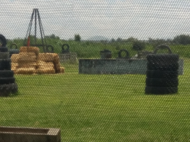 Paintball en divertido campo