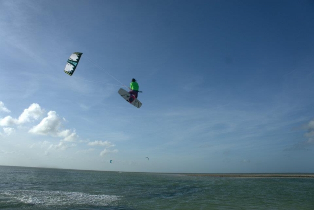 volando con el kiteboarding