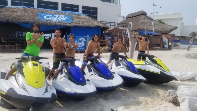 Alquila tu moto de agua