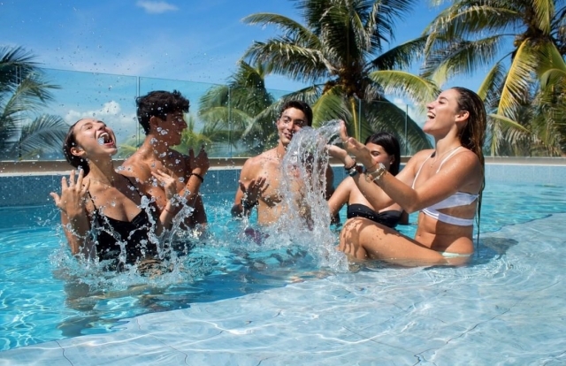 Disfrutando de la piscina