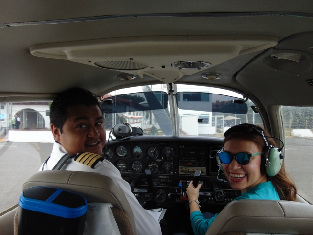 Piloto junto a la alumna