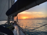 Atardecer en barco en la Bahía de Cancún