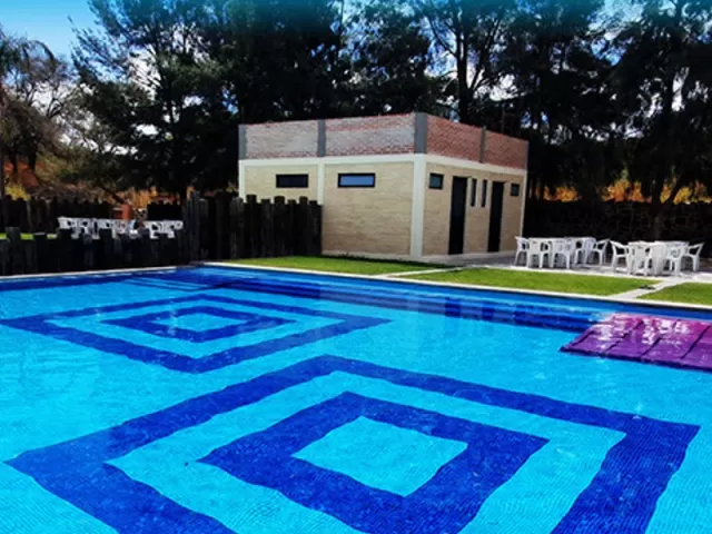 Piscina privada y zona VIP en Termas del Rey