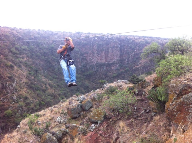 Siente la adrenalina al lanzarte de nuestros tirolesas