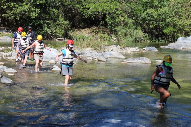 Cruzando el río  