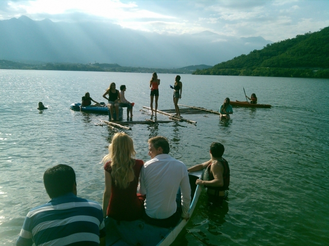 Disfrutando del kayak con los amigos 