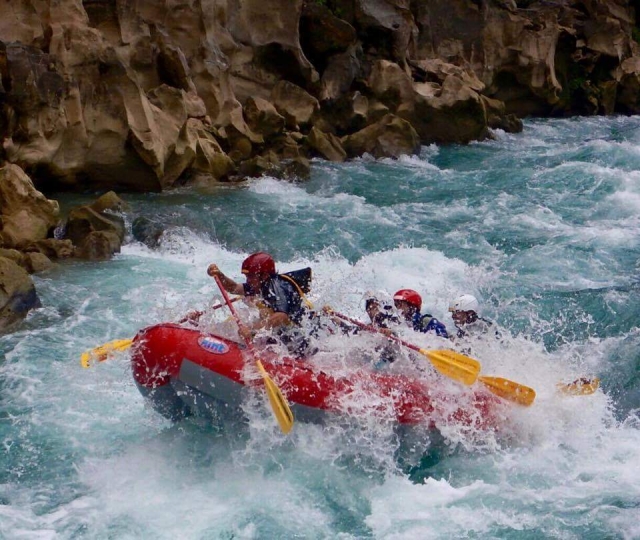 Rafting por el rio 