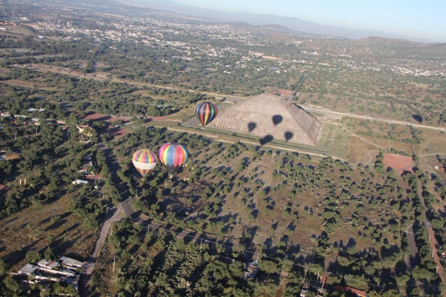 Vuelo por las pirámidererererereres de Teotihuacan