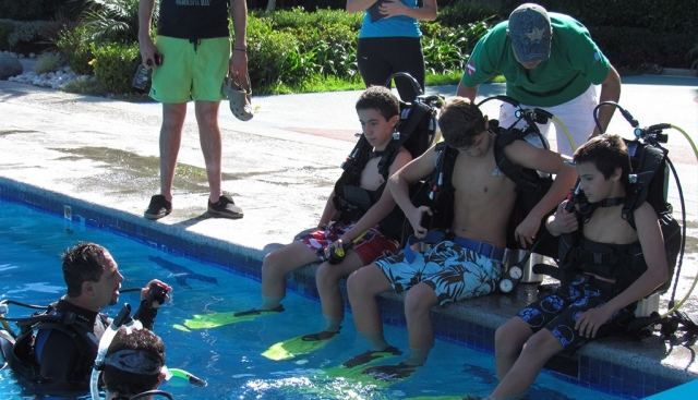 Clasererererereres de buceo en la piscina 
