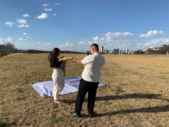 Pedida de mano en helipuerto