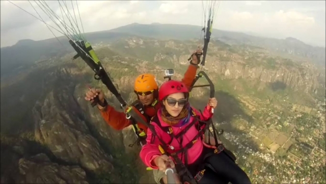 Vuelo en parapente con monitor