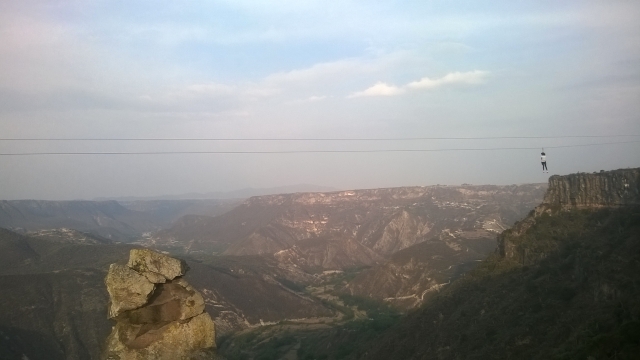 Tirolina en la sierra 