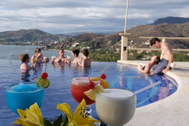 Opción de restaurante con piscina