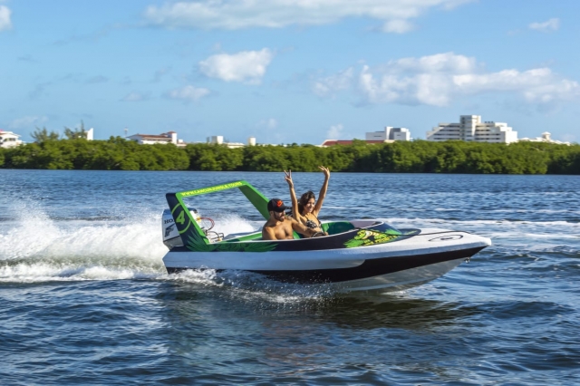 Paseo en bote alta velocidad Nichupté 1:30Hrs Niño
