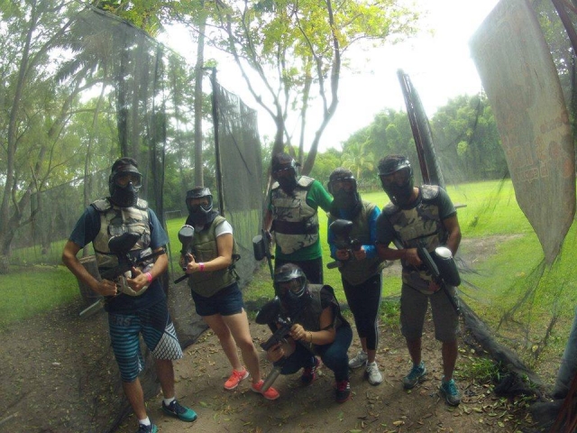 Diviertete jugando paintball 