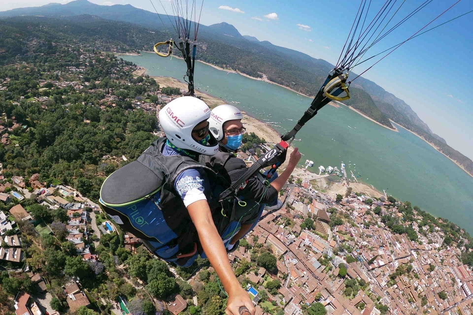 Vuelo panorámico en parapente Vuelo panorámico en parapente