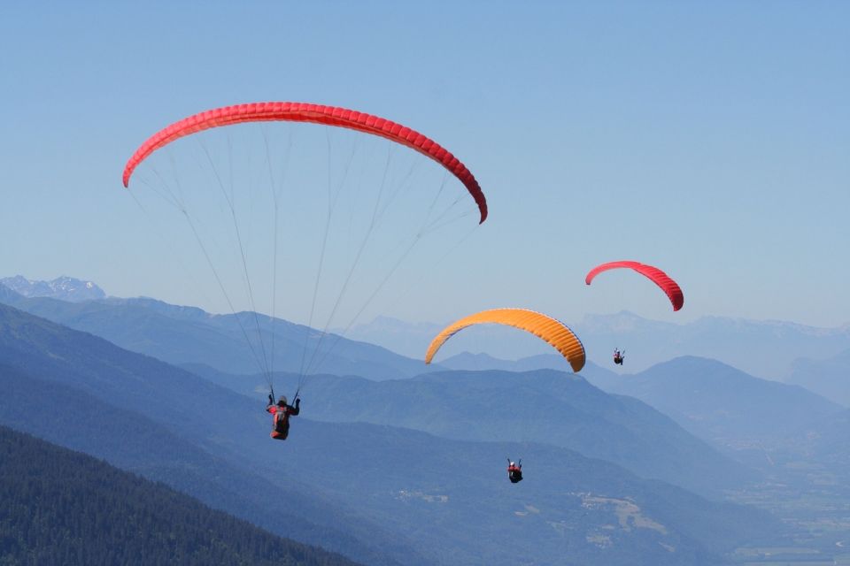 Vuelo en parapente por el lago Vuelo en parapente por el lago