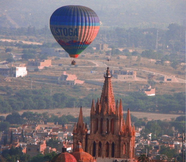Globo sobre San Miguel Arcángel