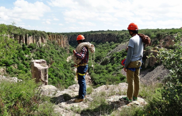Rappel en penya del aguila