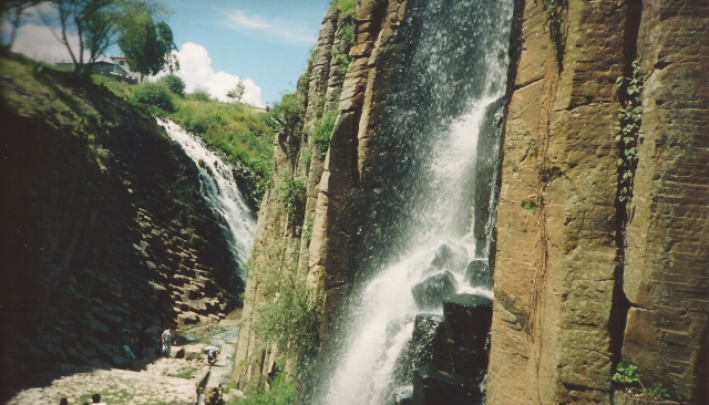 Primas y cascadas en Huasca