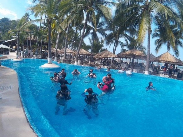Clasererererereres en la piscina