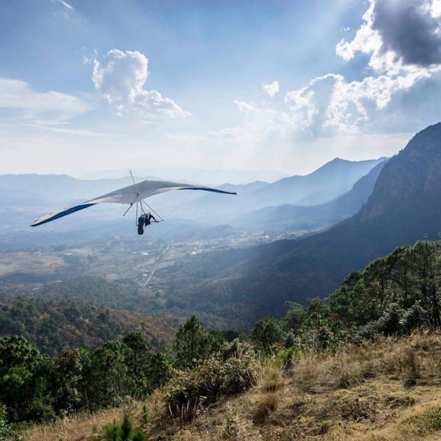 Disfruta de valte de bravo en el aire