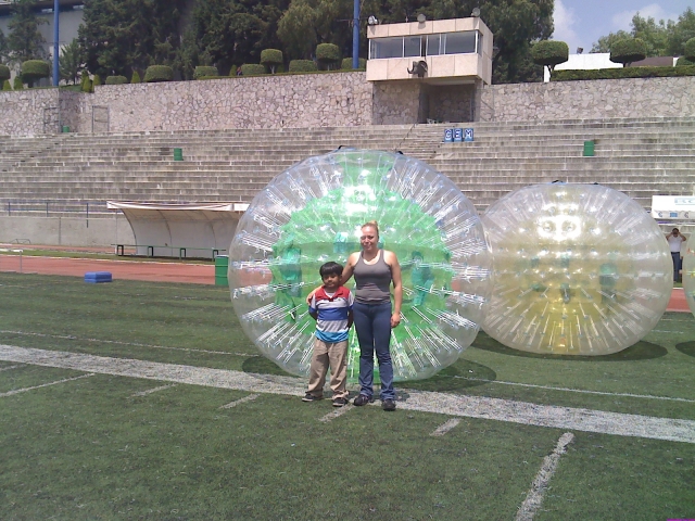 Alquila de esfera zorbing gigante por 4 horas.