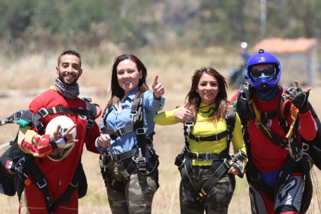 Paracaidismo para grupo de amigos