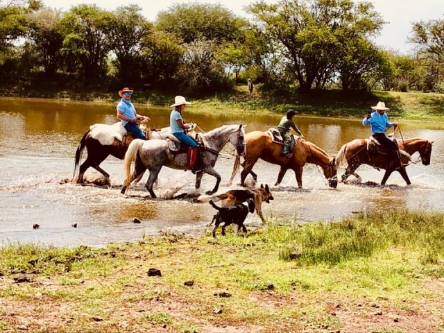 Ruta a caballo y agua