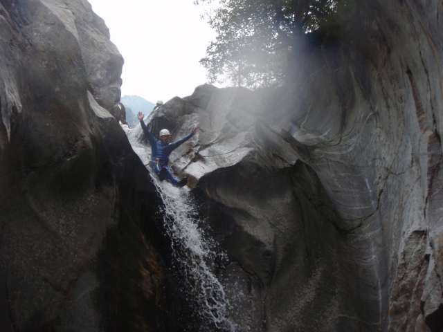 Divertido tobogan natural