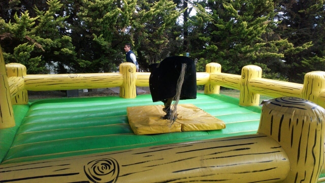 Acepta el reto y monta a nuestro toro mecanico