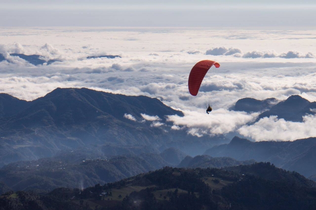 Vuelo en parapente en el montaña de san juan 