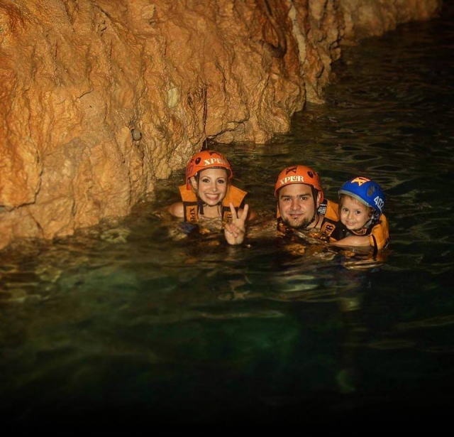Nada en el rio subterraneo 