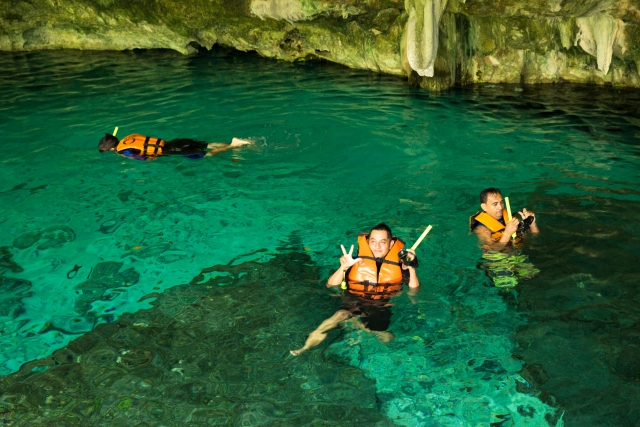 Recorrido a cenote maya 