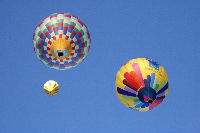 Pide matrimonio volando en globo
