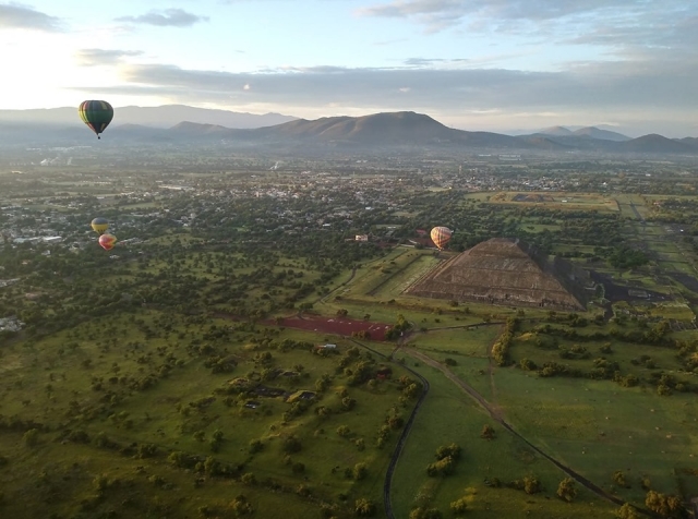 Volando en globo en Teotihuacán