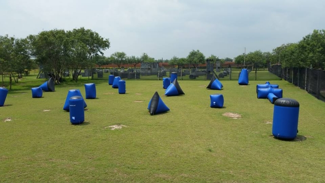 Diviertet jugando paintball 