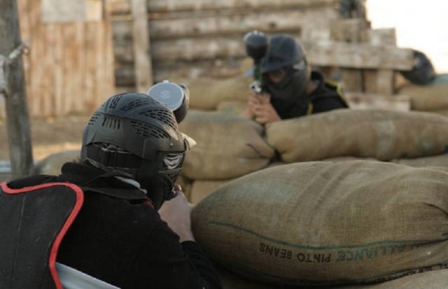 Fiesta en el campo de paintball 