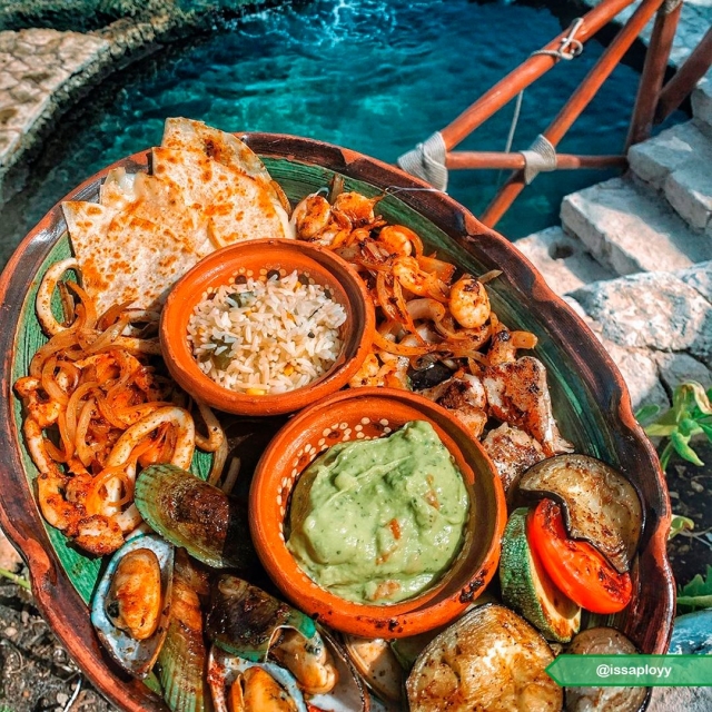 Exquisita comida en el parque