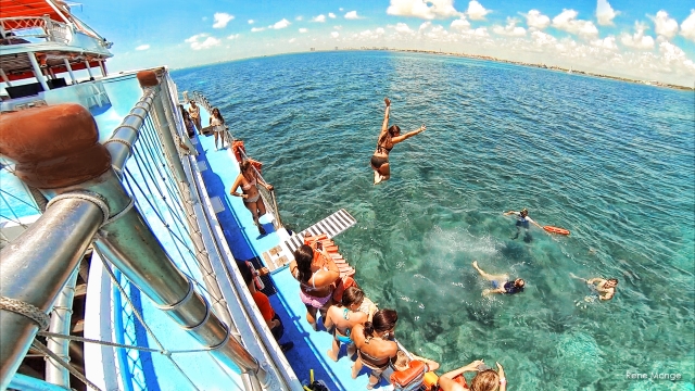 Salto desde el trampolin 