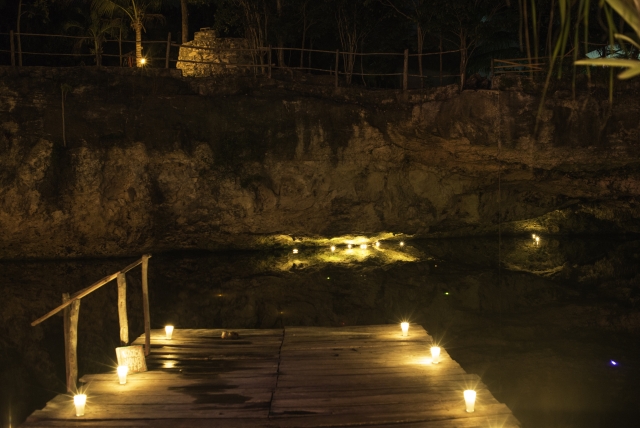 Cenote iluminado