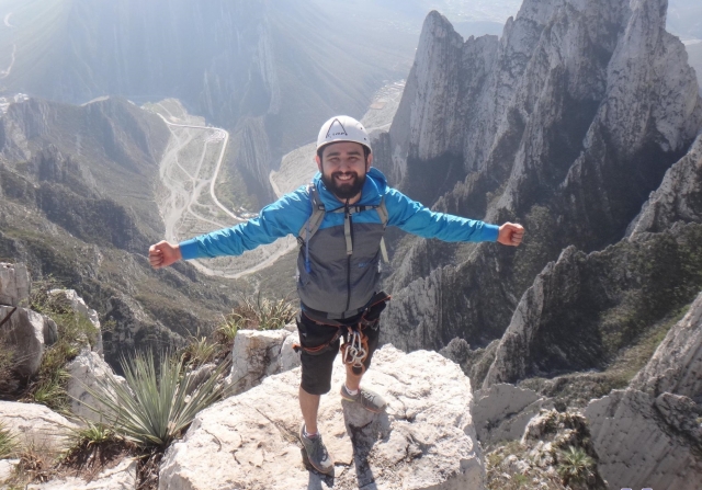Llegando a la cima del nido de los aguiluchos