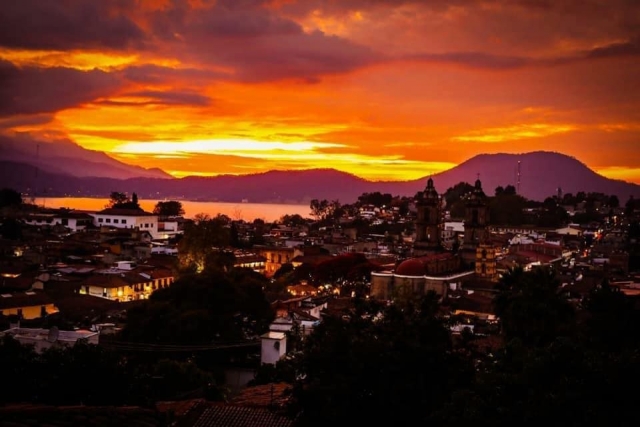 Valte de bravo al atardeceer