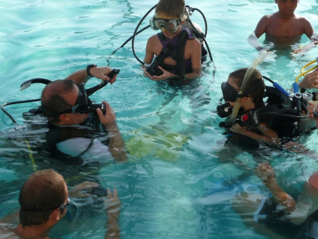 Curso de buceo en piscina