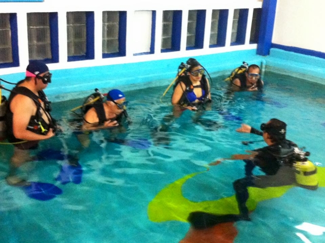 Clase en piscina