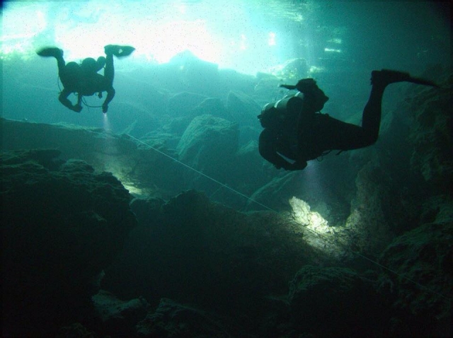 Buceo en cuevas en playa del carmen
