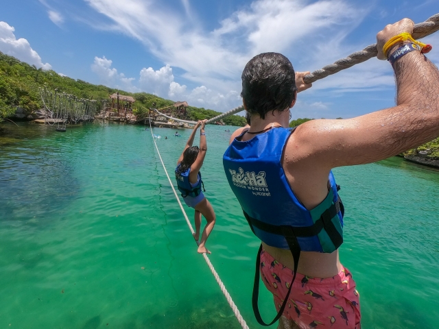 Tirolesas sobre el mar
