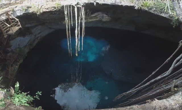 Uno de los cenotes